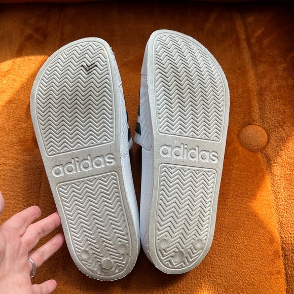 Adidas pool slides 9 - Picture 4 of 4